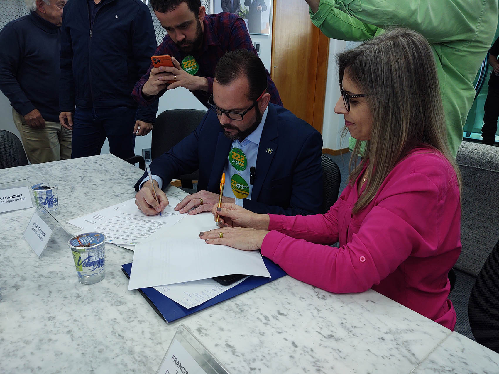 Candidato ao Senado apresenta propostas a entidades empresariais