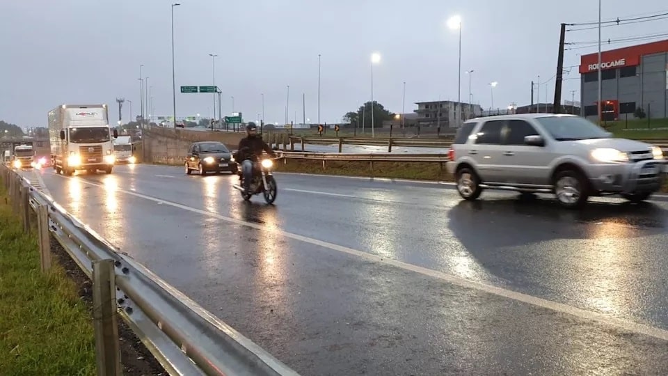 Pistas da BR 277 em Cascavel são liberadas e fluxo de veículo é normalizado