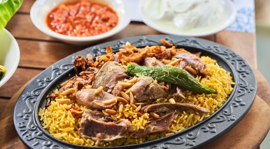 Carne de camelo, especiarias e inspiração árabe