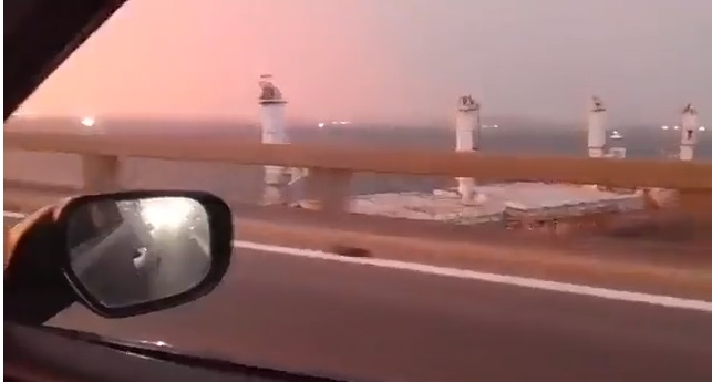 [VÍDEO] –  Navio colide com ponte Rio-Niterói e via é fechada nos dois sentidos