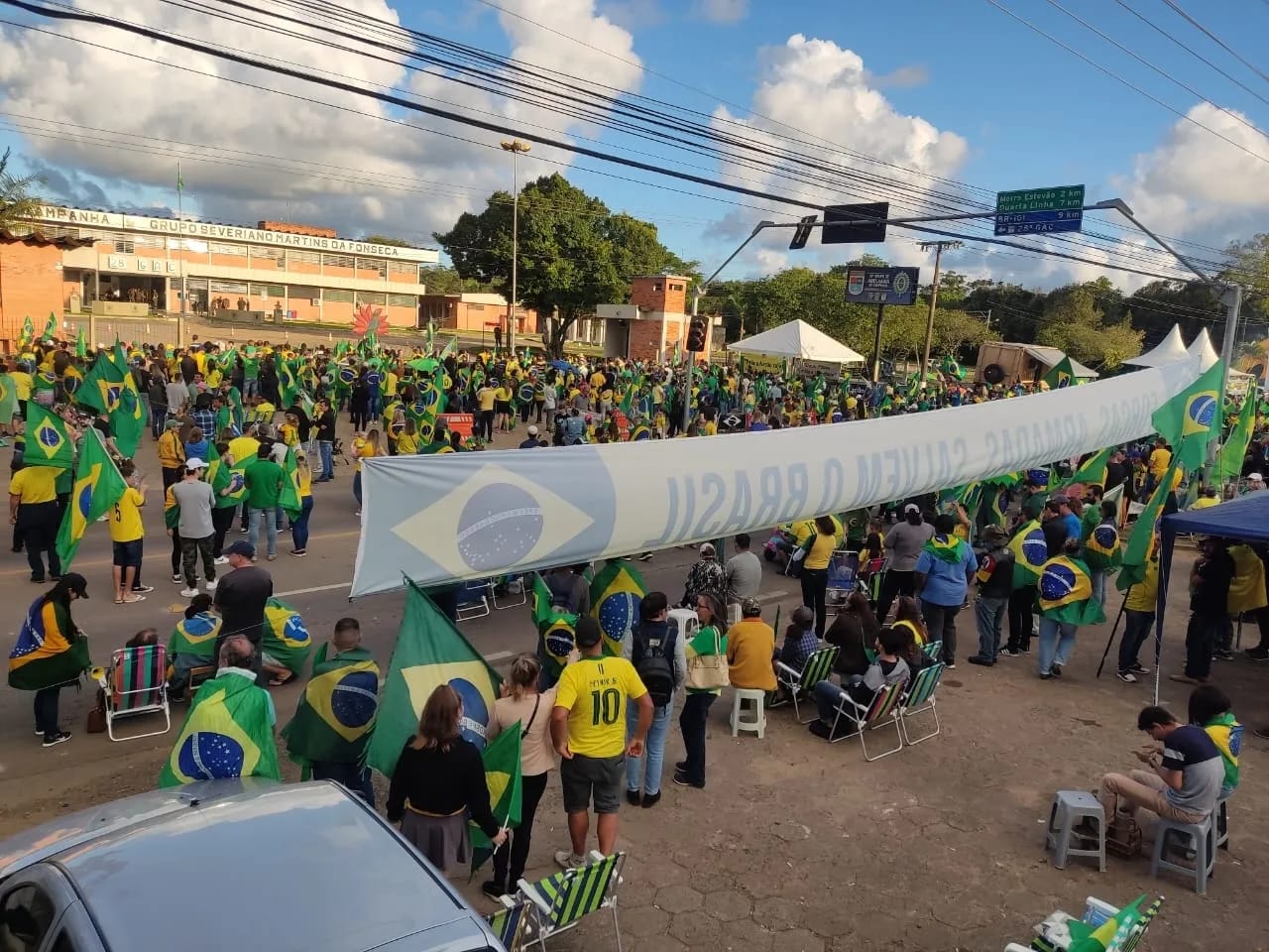 SANTA CATARINA: Manifestantes voltam a se reunir em frente a bases militares para protestar contra processo eleitoral