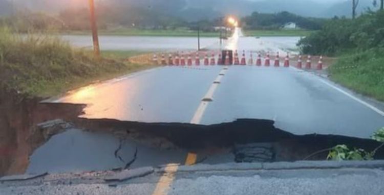 IMAGENS: Ponte Trindade, divisa Schroeder e Jaraguá é interditada