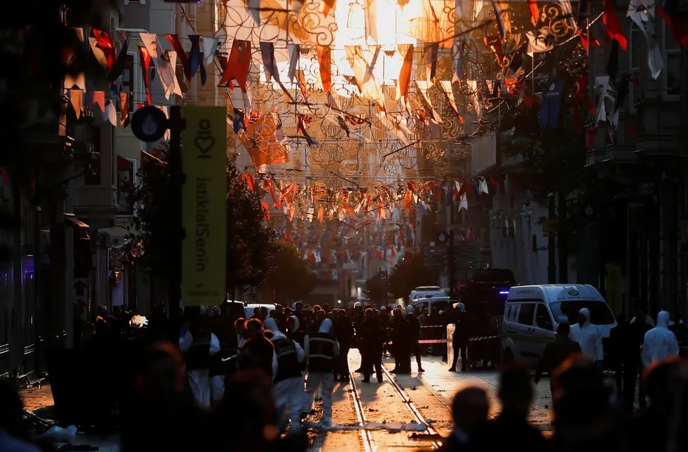 [VÍDEOS] – Explosão em rua turística de Istambul mata 6 e fere 53