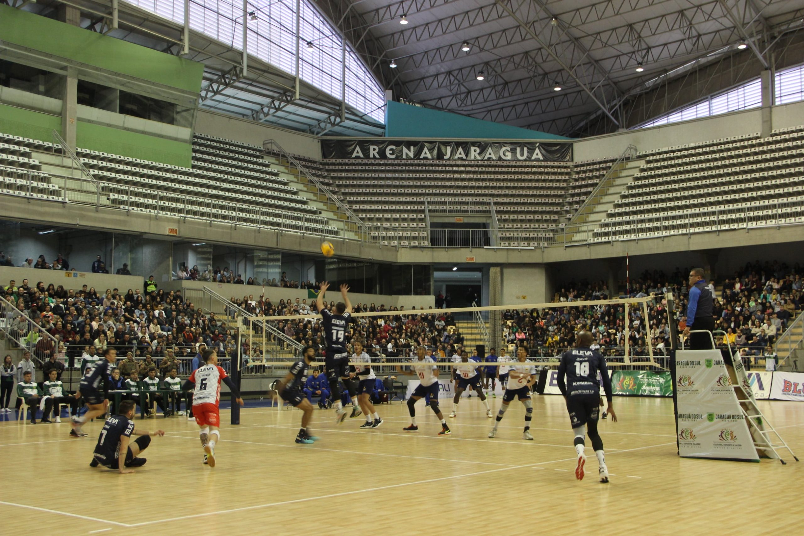 Apan Eleva e Minas jogam quarta na Arena Jaraguá