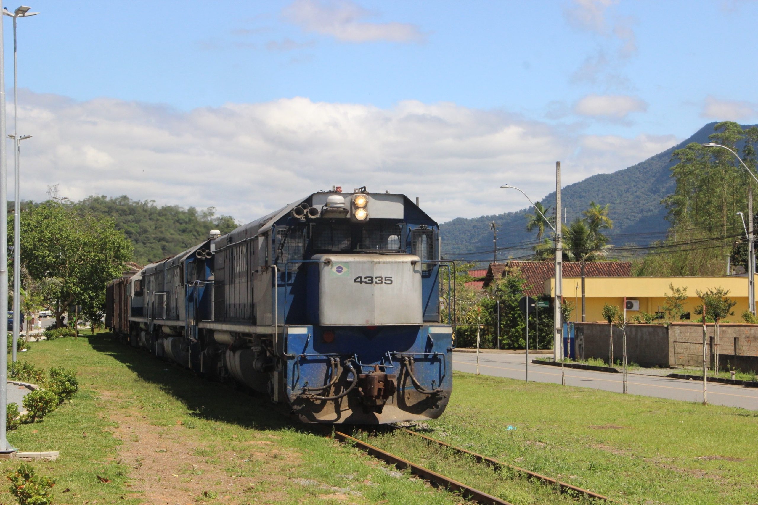 Governador autoriza elaboração de projetos para implantação de ferrovias
