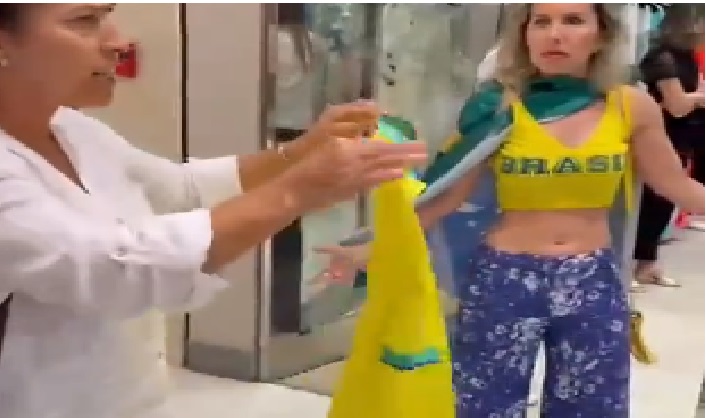 [VÍDEO]  – Seguranças de shopping de luxo abordam mulher vestindo bandeira do Brasil