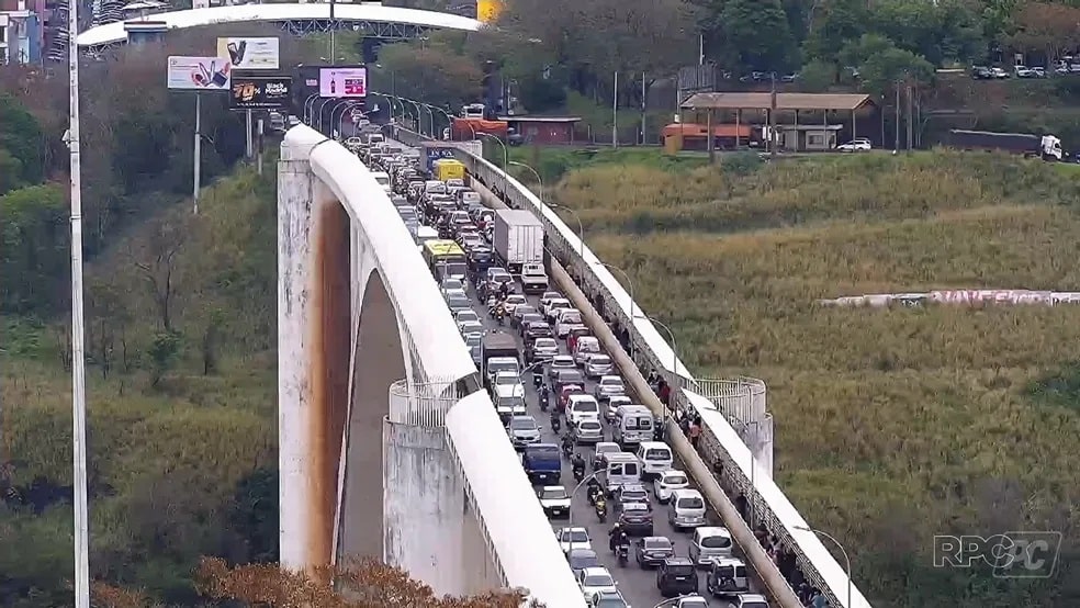 Lojas do Paraguai adiantam promoções da Black Friday, e fronteira com Foz do Iguaçu registra movimento