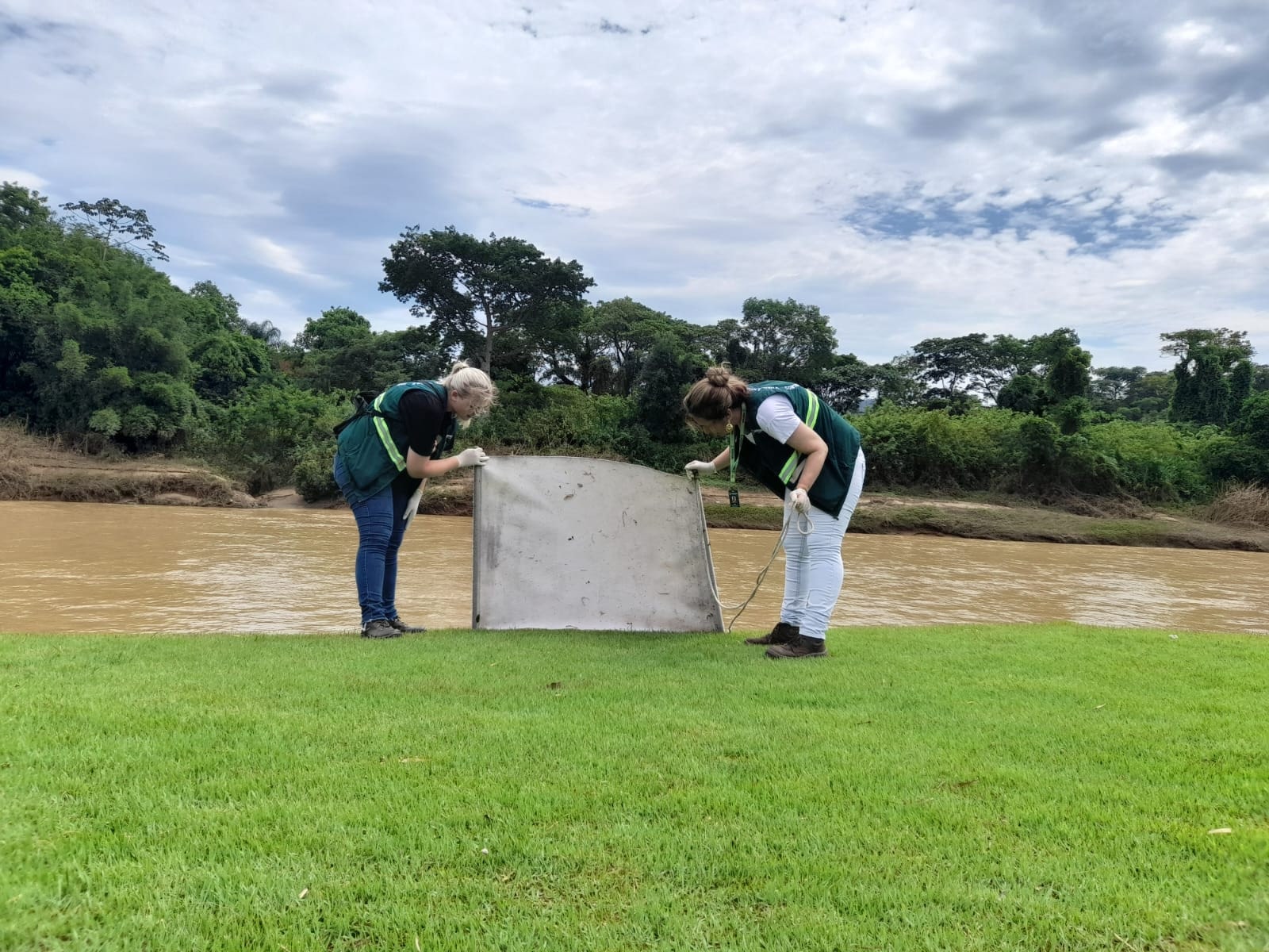 Zoonoses realiza ação preventiva na Via Verde
