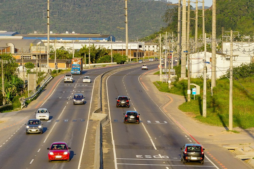 Acidentes em rodovias custaram cerca de R$ 13 bilhões ao país em 2022, diz CNT