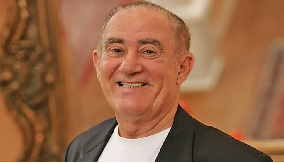 Renato Aragão recebe alta e passa bem