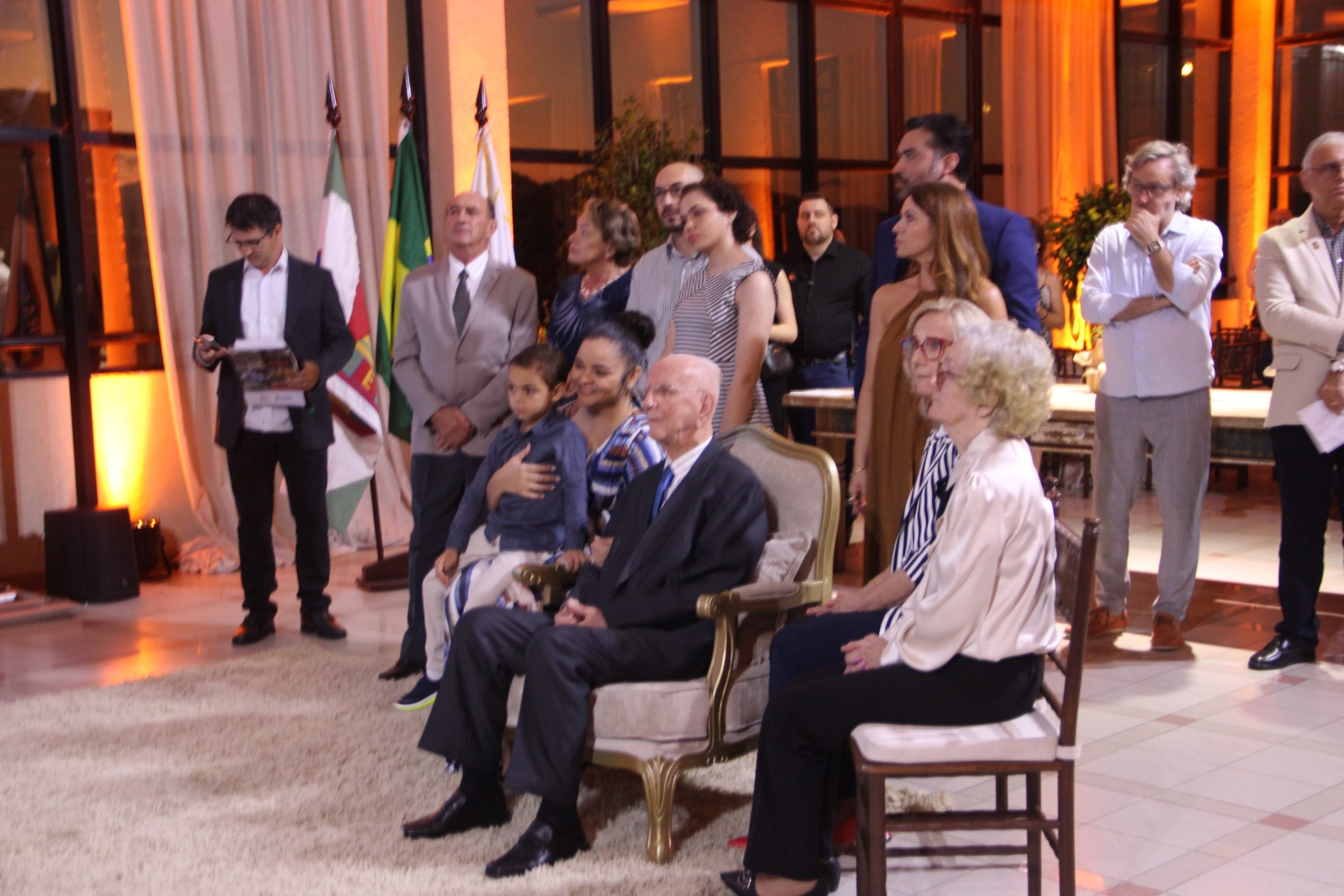 Ex-pracinha Walter Hertel 100 anos de idade e um livro de vida