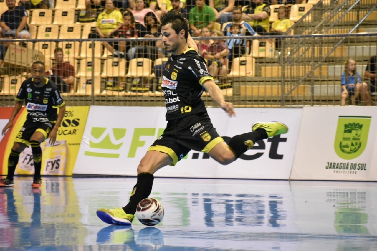 Jaraguá enfrenta Joaçaba em dois jogos pelas semifinais