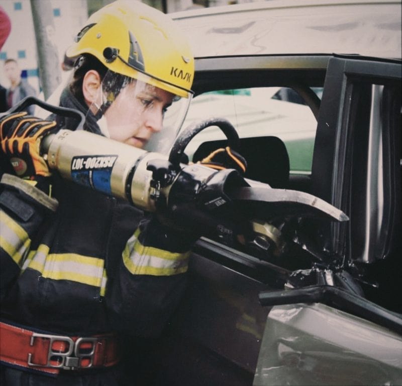 ‘Orgulho em servir minha cidade’: bombeira de Santo Amaro conta sobre trabalhos na enchente
