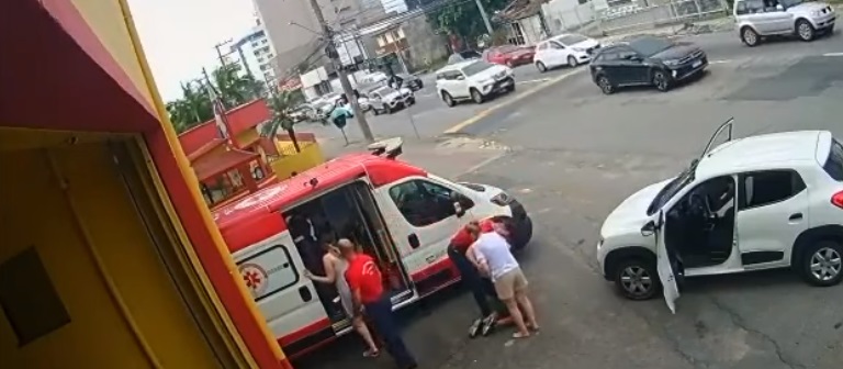Vídeo: Equipe do Samu salva bebê engasgado e família se emociona