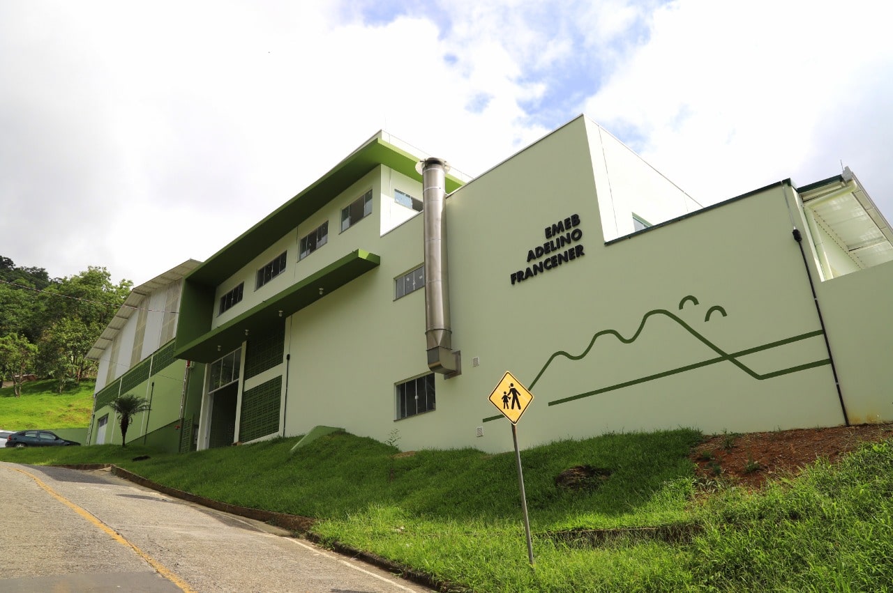 EMEB Adelino Francener realiza primeira reunião do ano letivo com pais e comunidade