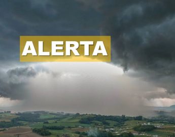 SC tem alerta de temporais com chuva forte nesta sexta