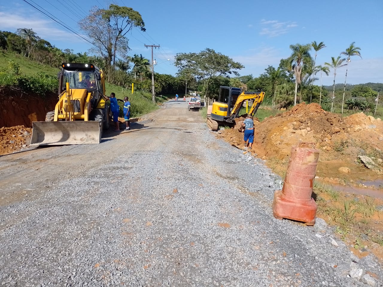 Rua Lourival José da Silva está interditada nesta segunda (23)