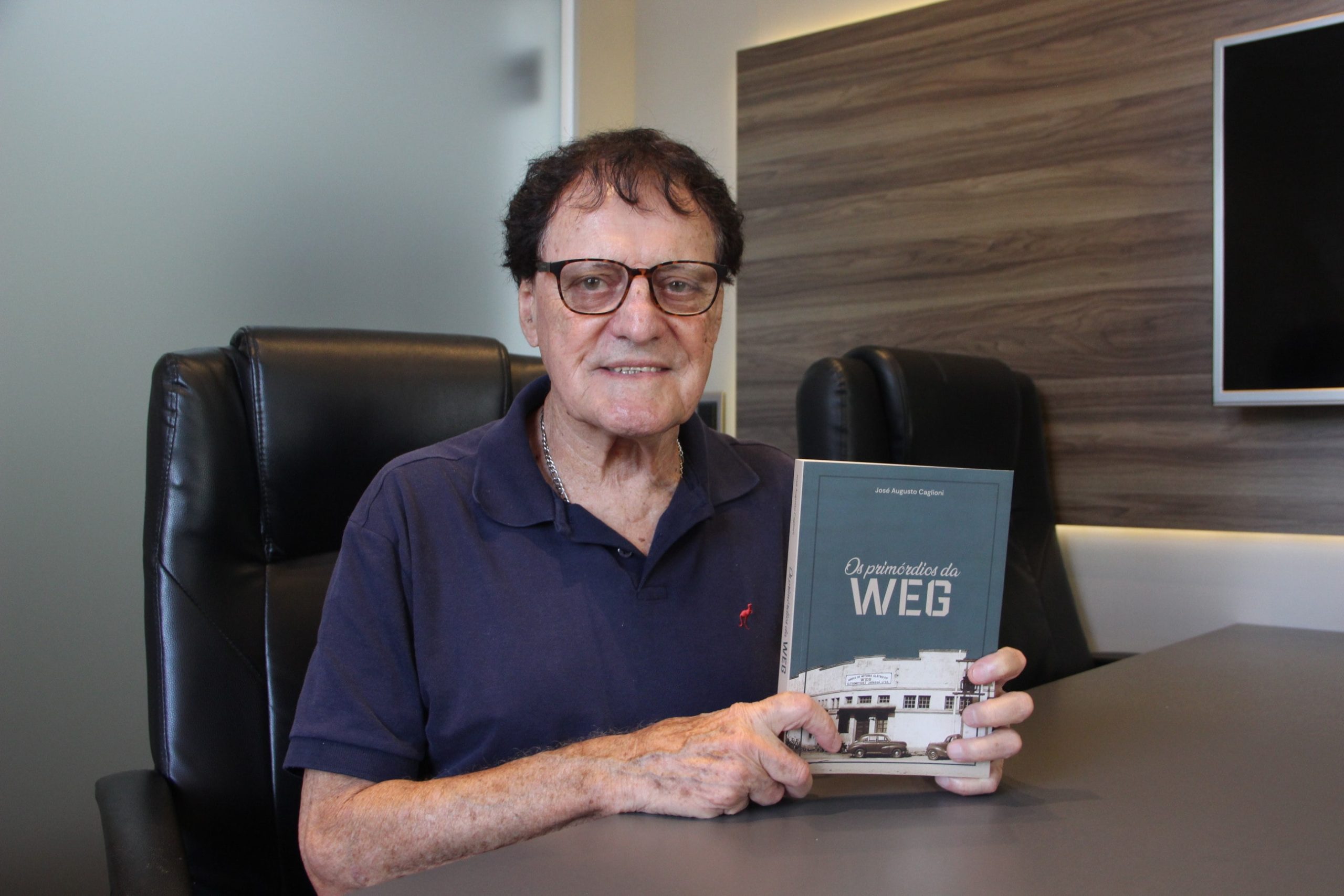 Professor Caglioni lança o livro “Os primórdios da Weg”