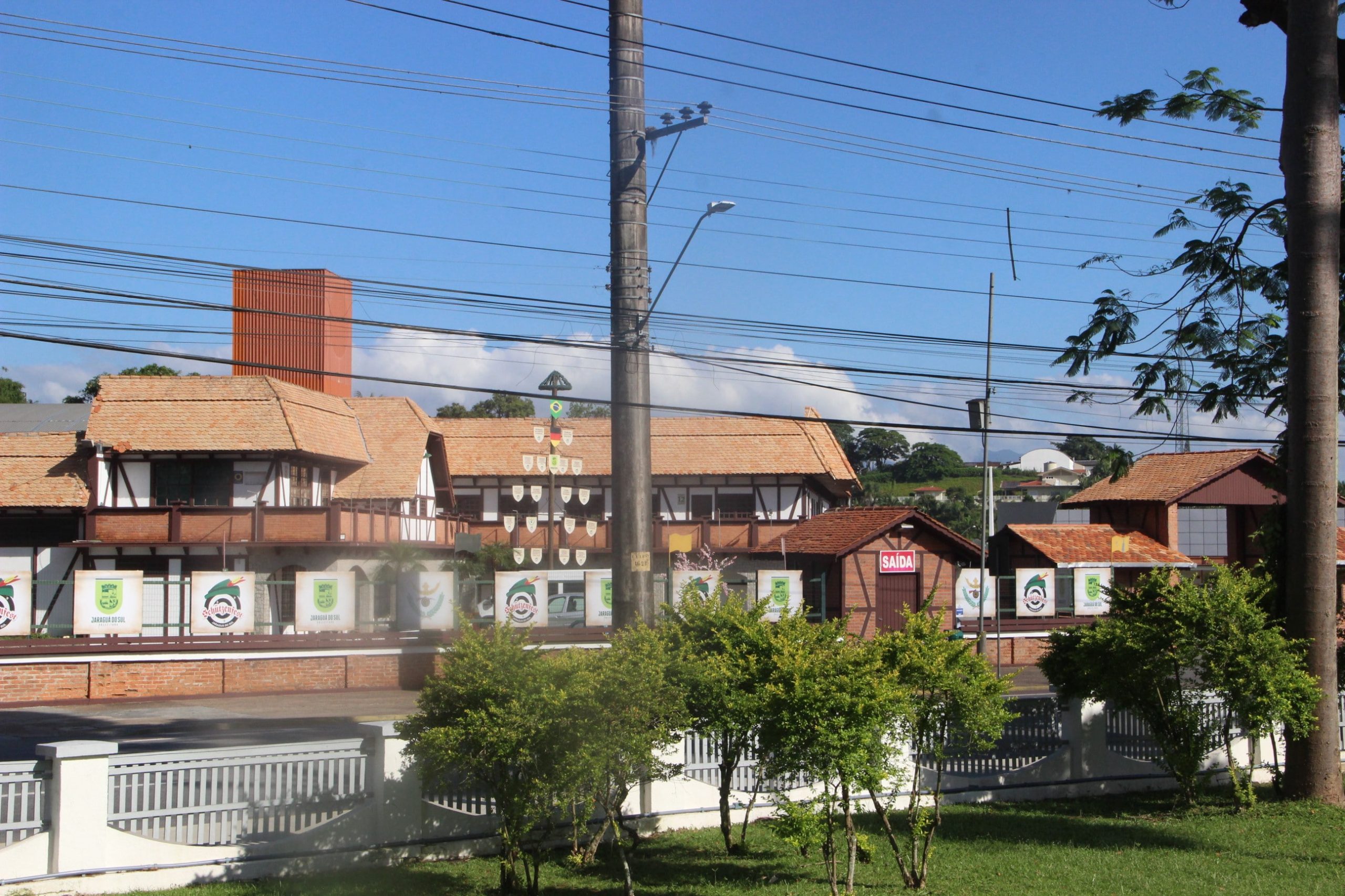 Mais de mil vagas serão disponibilizadas no Feirão de Empregos neste sábado