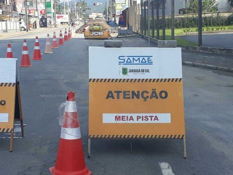 Samae implanta rede de esgoto em cinco ruas da Vila Lenzi
