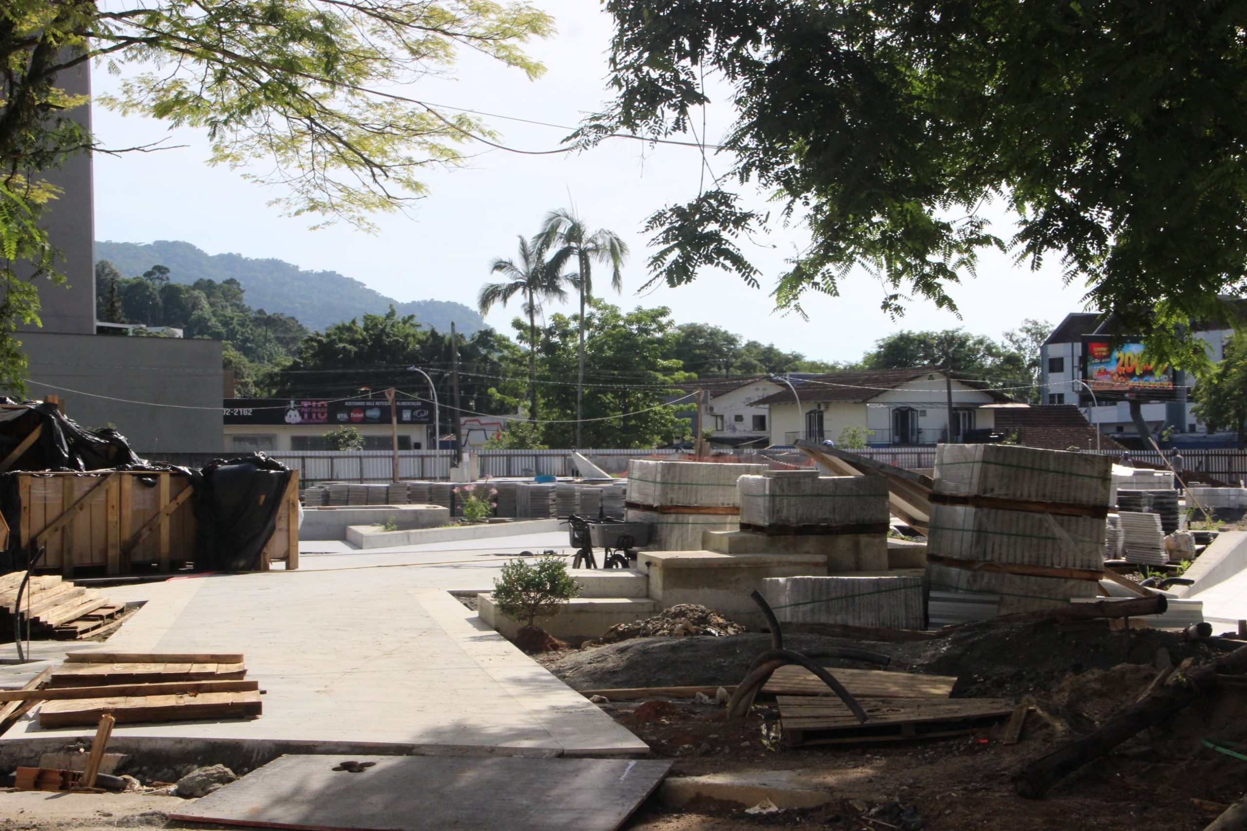 Requalificação da Praça Ângelo Piazera em nova fase de obras