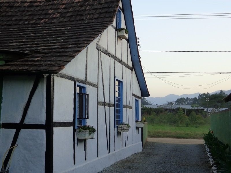 Imóvel com a técnica enxaimel, em restauro, está completando 100 anos