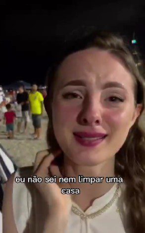 Jovem é pedida em casamento em Balneário Camboriú e tem reação inusitada; veja o vídeo