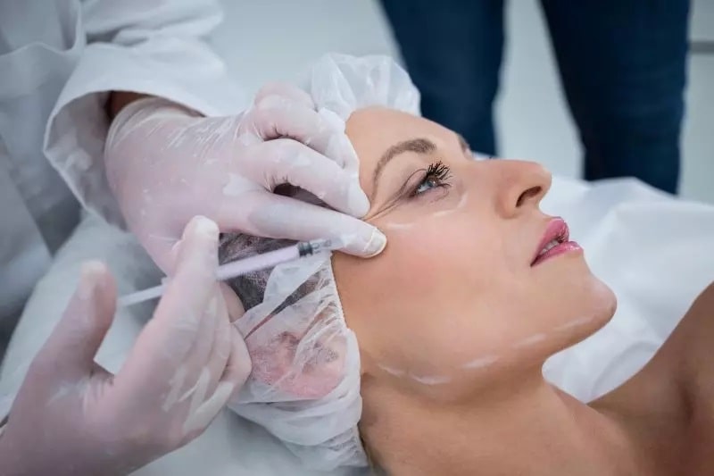 Entenda o que é a harmonização facial, o procedimento queridinho dos famosos