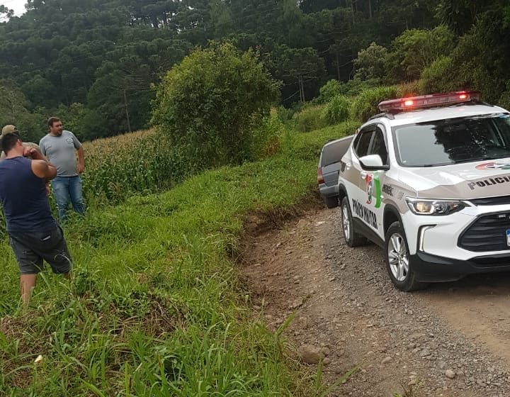 Homem é flagrado com milhões escondidos em cobertor