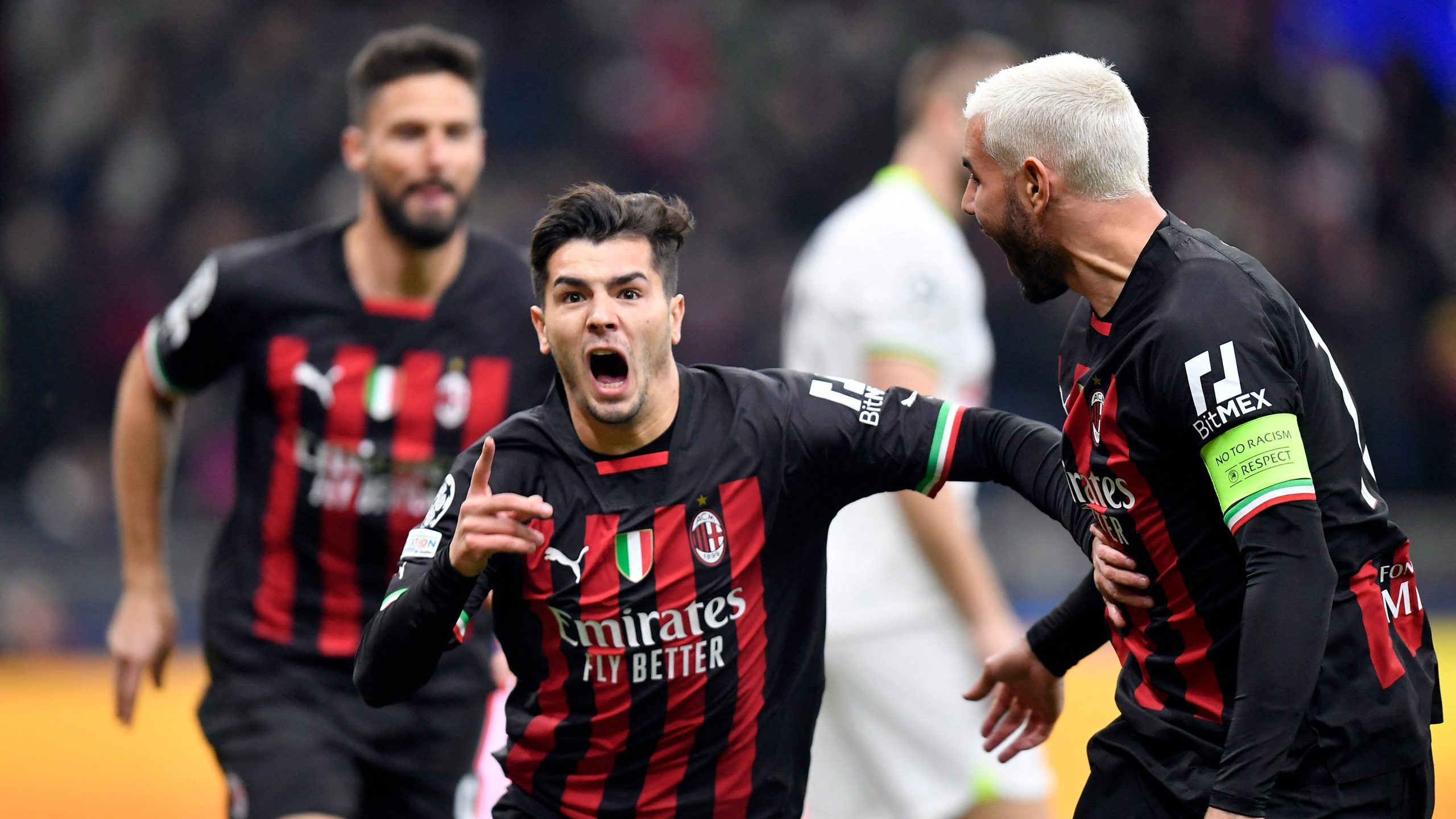 Futebol: Milan vence o Tottenham e sai em vantagem nas oitavas da Champions