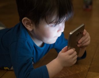 Diversão off-line: como manter crianças longe das telas