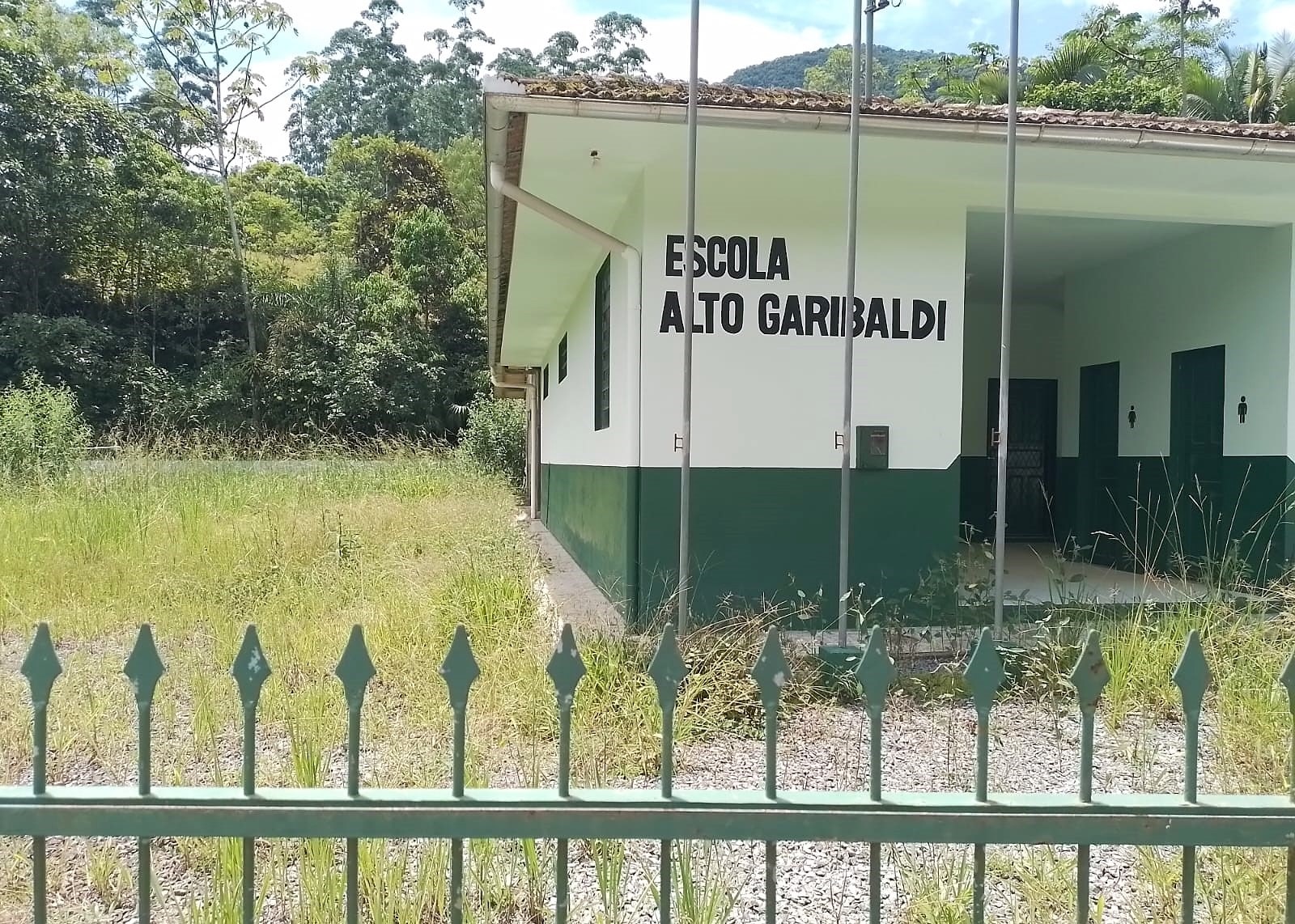 Winter pede melhorias em escola no Alto Garibaldi