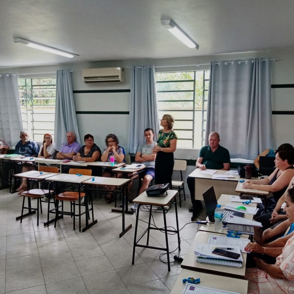 Autoridades inspecionam escolas e CEIs para a abertura das aulas