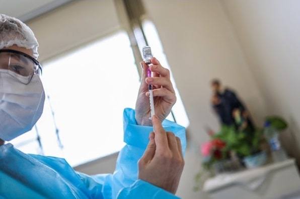 Vacina Pfizer bivalente à disposição aos grupos prioritários