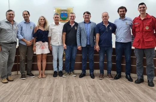 Deputado Maurício Peixer expõe mandato e recebe pedidos