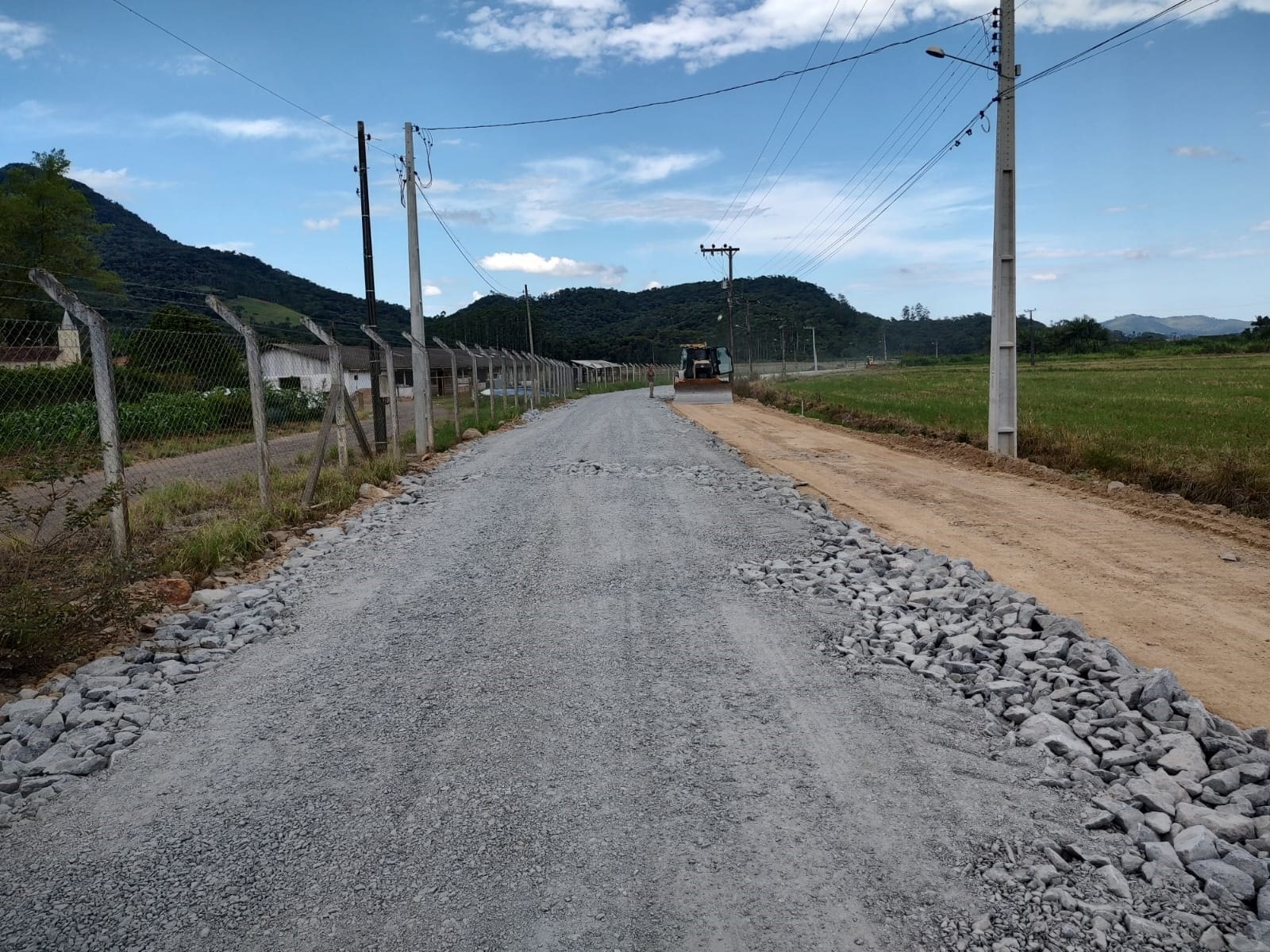 Prefeitura está concluindo infraestrutura na estrada do Molha