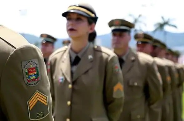 Governo quintuplica gratificação de militares em SC; supersalários furam teto do serviço público