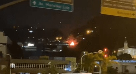 Incêndio neste momento no Centro de Florianópolis, várias residências destruídas pelo fogo, veja os vídeos