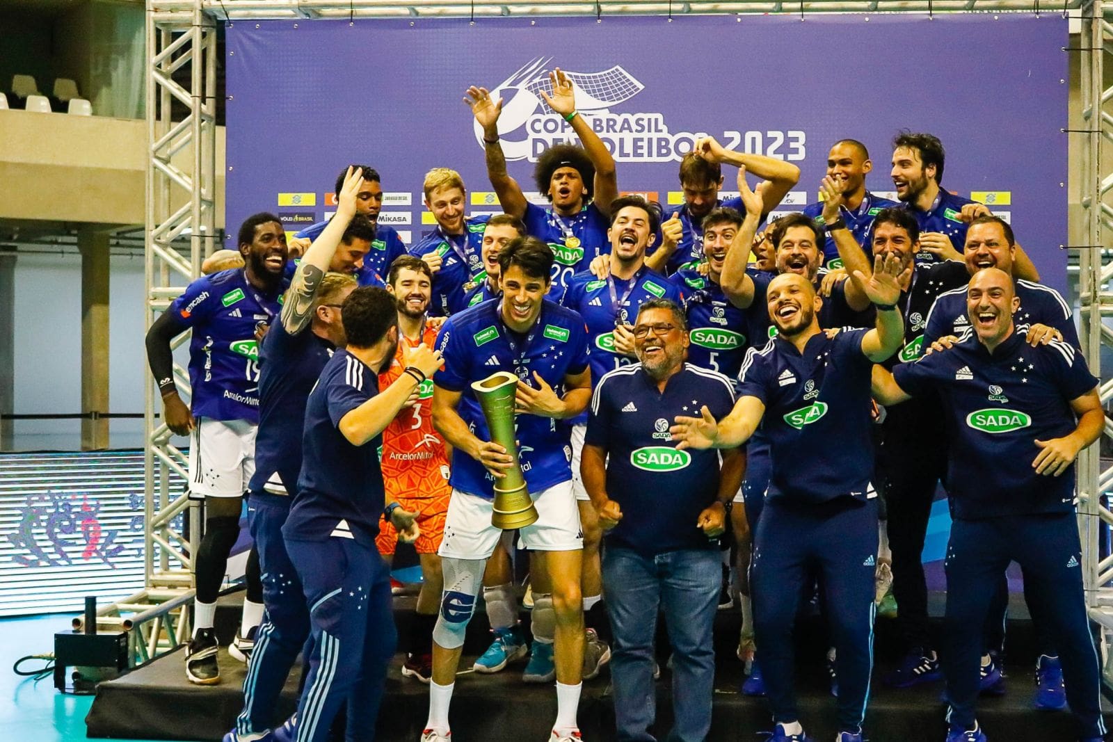 CRUZEIRO FOI CAMPEÃO! de vôlei : r/futebol