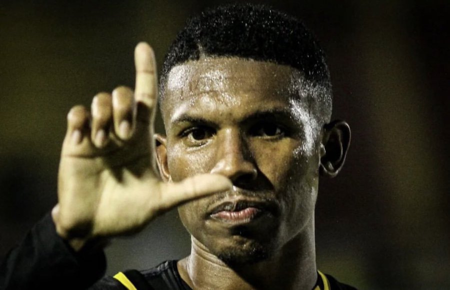 Fluminense anuncia a contratação do artilheiro do Carioca
