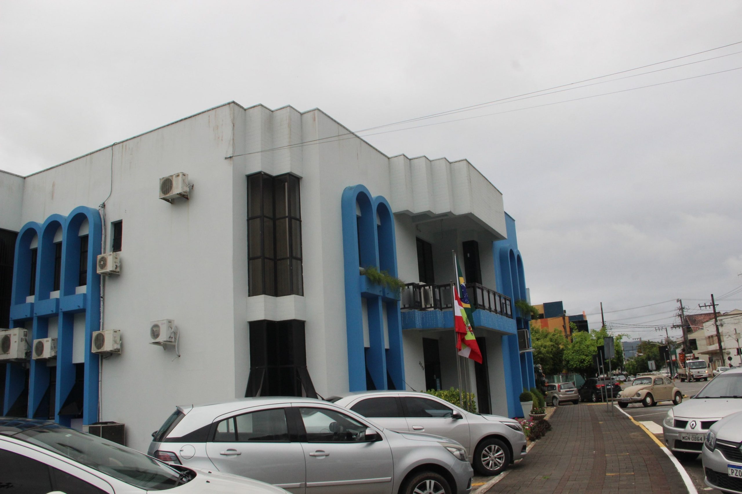 Município extingue secretarias e cria cargos de interesse público