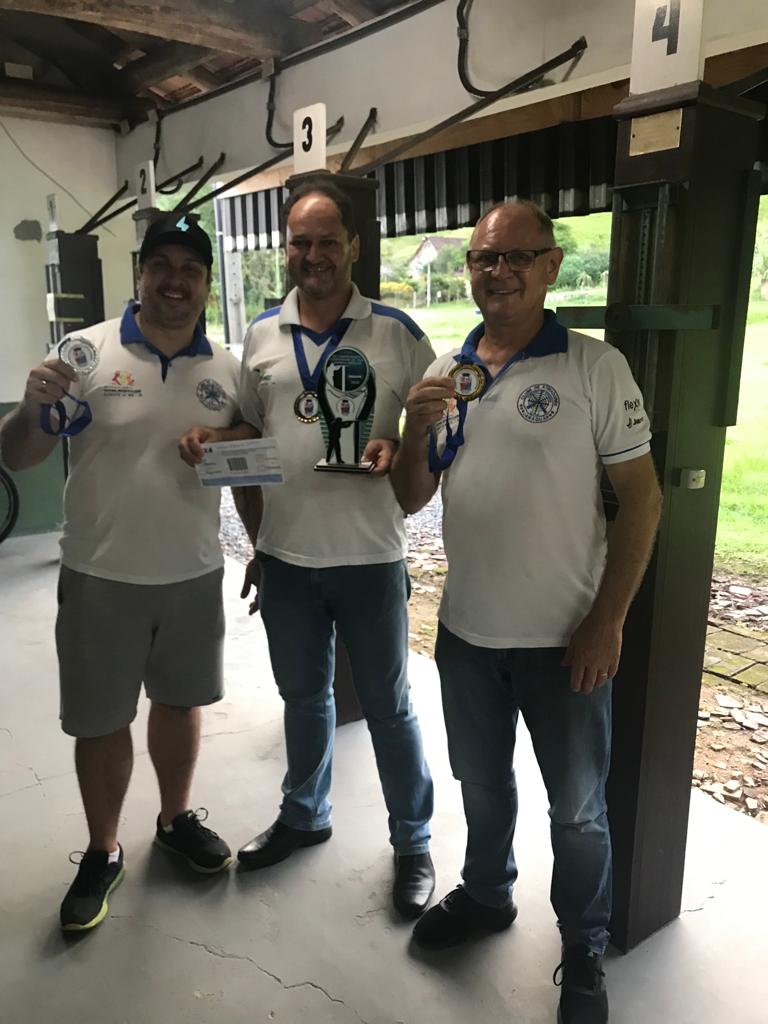 Tiro carabina apoiada termina etapa em segundo lugar