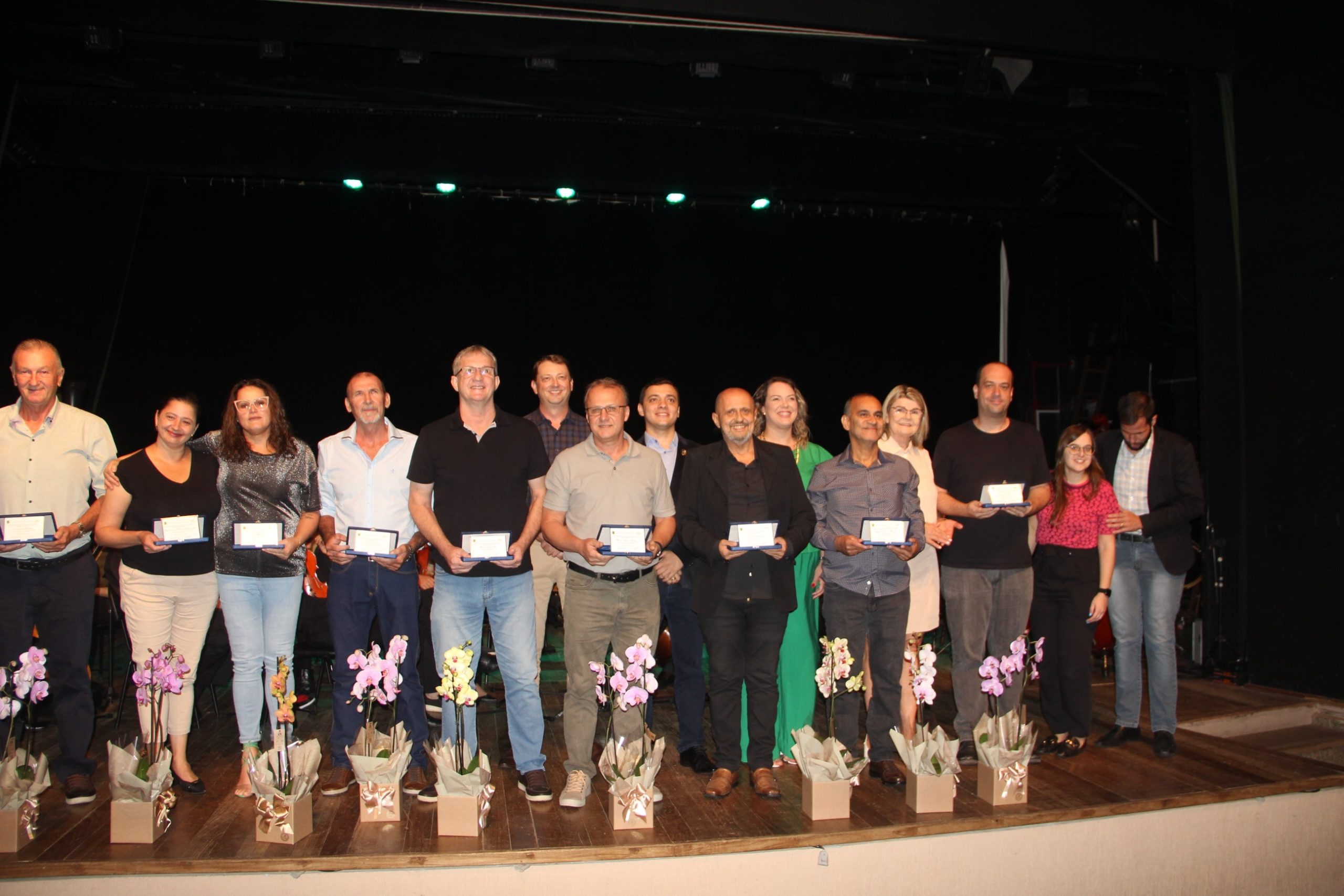 Servidores mais antigos são lembrados nos 89 anos de Jaraguá