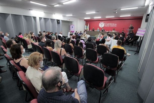 Sessão solene da Câmara homenageia mulheres, hoje
