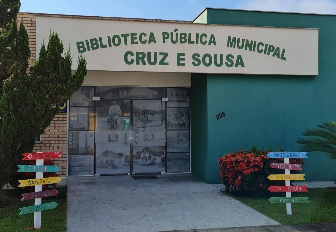 Biblioteca é fechada para reparos