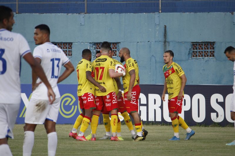 Brusque vira sobre o Barra e leva vantagem para o jogo de volta da semifinal do Catarinense