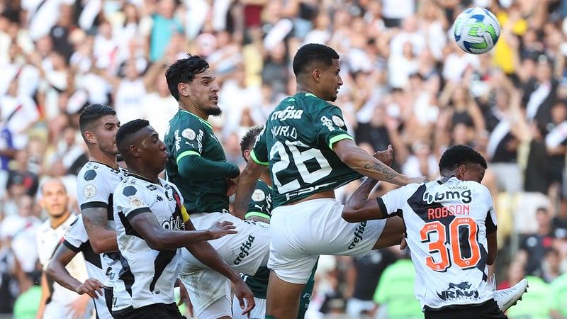 Futebol: Palmeiras busca o empate contra o Vasco no Maracanã
