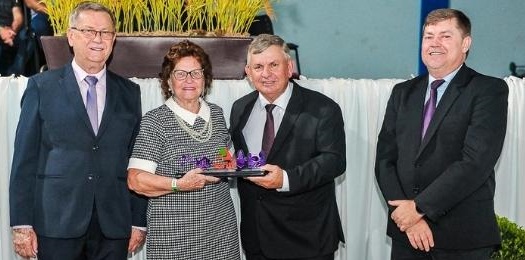 Cooperativa celebra os 55 anos com homenagens aos pioneiros