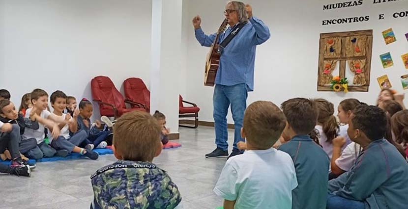 Contação de histórias estimula literatura e escrita na rede municipal