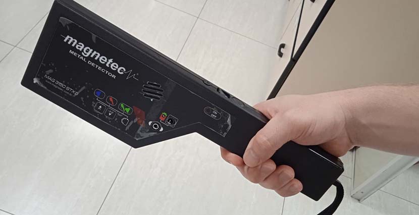 Detectores de metais agora fazem parte da segurança das escolas